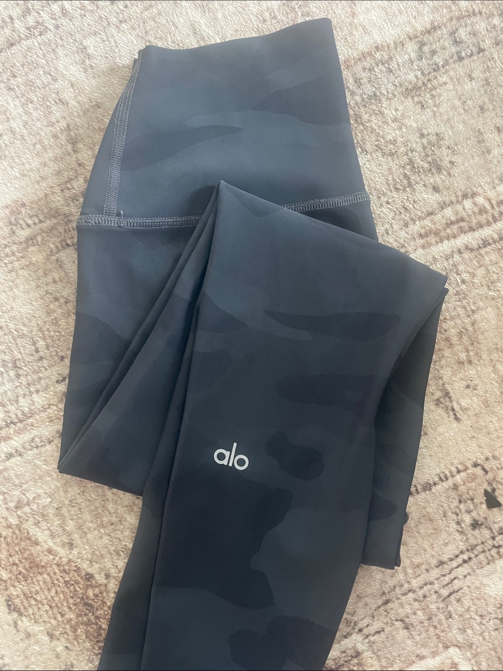 ALO Yoga women’s XS Camouflage Leggings